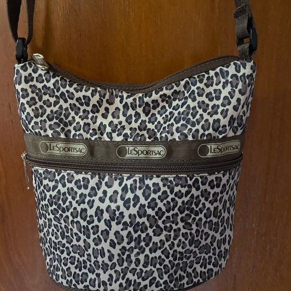 LeSportsac crossbody leopard print - Picture 4 of 6